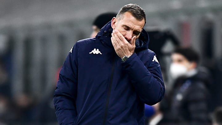 Andriy Shevchenko appelle à l'aide. Andriy Shevchenko appelle à l'aide.