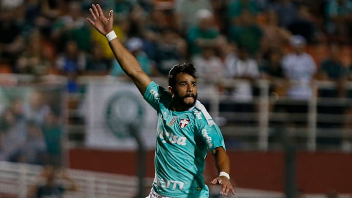 Palmeiras foi o último clube de Henrique Dourado antes de ele ir para a China