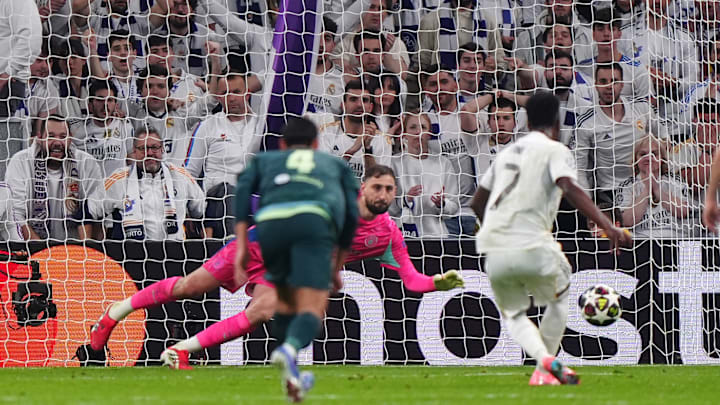 Real Madrid v Manchester City - UEFA Champions League - Round of Sixteen - First Leg - Bernabeu