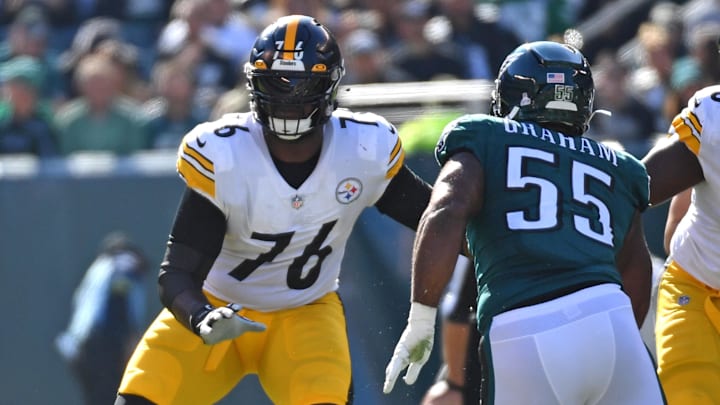 Oct 30, 2022; Philadelphia, Pennsylvania, USA; Pittsburgh Steelers offensive tackle Chukwuma Okorafor (76) blocks Philadelphia Eagles defensive end Brandon Graham (55) at Lincoln Financial Field. Mandatory Credit: Eric Hartline-Imagn Images Oct 30, 2022; Philadelphia, Pennsylvania, USA; Pittsburgh Steelers offensive tackle Chukwuma Okorafor (76) blocks Philadelphia Eagles defensive end Brandon Graham (55) at Lincoln Financial Field. Mandatory Credit: Eric Hartline-Imagn Images