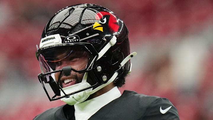 Arizona Cardinals quarterback Kyler Murray (1) chats with teammates before their game against the Tennessee Titans at State Farm Stadium in Glendale on Oct. 5, 2025.