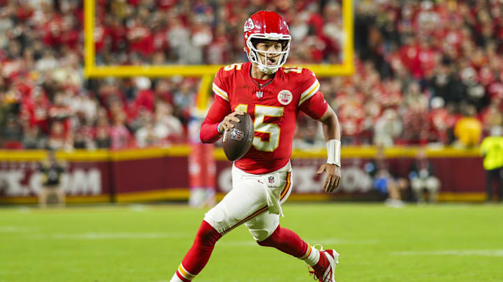 Patrick Mahomes and the Chiefs will look to remain undefeated when they face the 49ers.