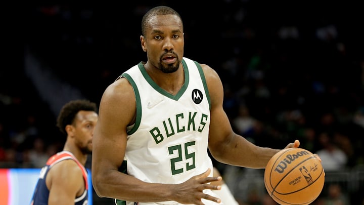 Serge Ibaka regresa a los Milwaukee Bucks 
