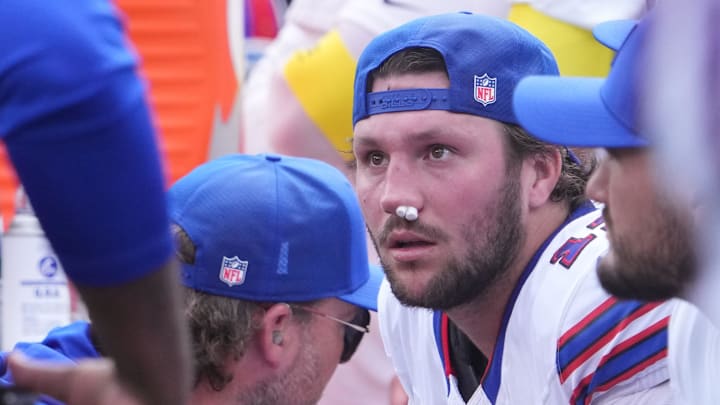 Sep 14, 2025; East Rutherford, New Jersey, USA; Buffalo Bills quarterback Josh Allen (17) is tended to by medical staff on the bench during the first half at MetLife Stadium Sep 14, 2025; East Rutherford, New Jersey, USA; Buffalo Bills quarterback Josh Allen (17) is tended to by medical staff on the bench during the first half at MetLife Stadium