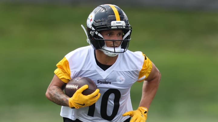 Jul 24, 2025; Latrobe, PA, USA;  Pittsburgh Steelers wide receiver Roman Wilson (10) participates in drills during training camp at Saint Vincent College. Mandatory Credit: Charles LeClaire-Imagn Images