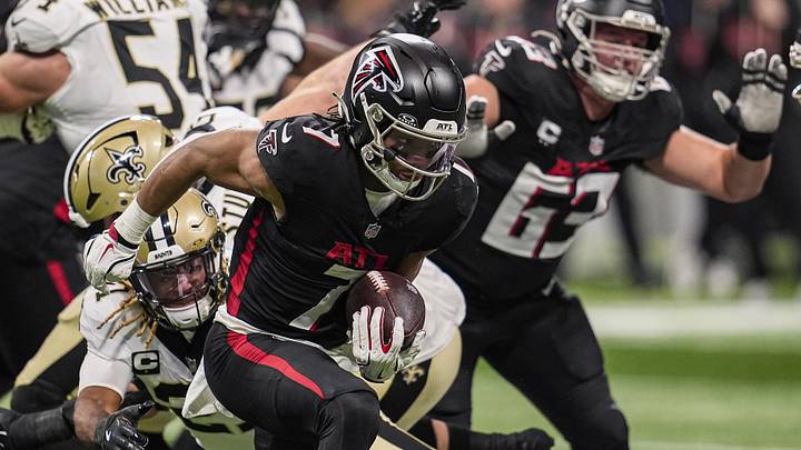 Jan 4, 2026; Atlanta, Georgia, USA; Atlanta Falcons running back Bijan Robinson (7) runs the ball during the game against the New Orleans Saints during the second half at Mercedes-Benz Stadium. Mandatory Credit: Dale Zanine-Imagn Images