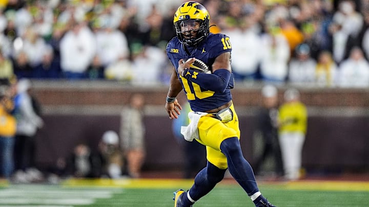 Michigan quarterback Alex Orji (10) runs against Oregon during the second half Michigan quarterback Alex Orji (10) runs against Oregon during the second half