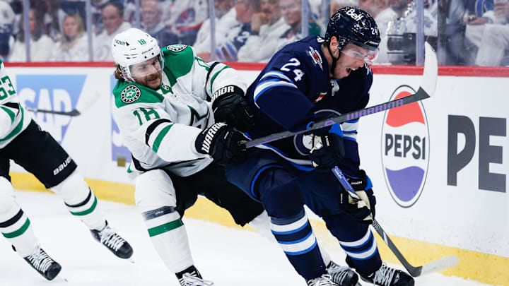 The Jets are home favorites against the Stars in Game 2 on Friday night.