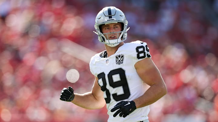 Dec 8, 2024; Tampa, Florida, USA; Las Vegas Raiders tight end Brock Bowers (89) line up against the Tampa Bay Buccaneers in the first quarter at Raymond James Stadium. Mandatory Credit: Nathan Ray Seebeck-Imagn Images Dec 8, 2024; Tampa, Florida, USA; Las Vegas Raiders tight end Brock Bowers (89) line up against the Tampa Bay Buccaneers in the first quarter at Raymond James Stadium. Mandatory Credit: Nathan Ray Seebeck-Imagn Images