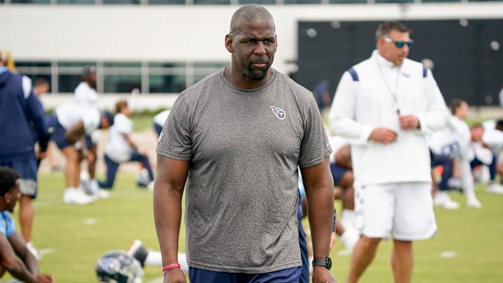 Tennessee Titans defensive pass game coordinator /cornerbacks Chris Harris during an OTA practice at Ascension Saint Thomas Sports Park in Nashville, Tenn., Wednesday, May 31, 2023.