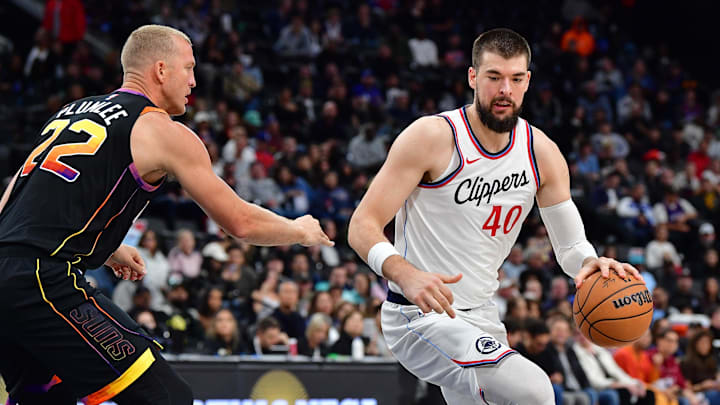 The Clippers are road favorites against the Suns on Tuesday night.