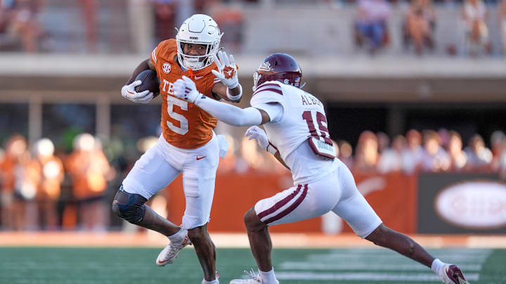 Texas Longhorns wide receiver Ryan Wingo puts a hand out toward Mississippi State Bulldogs safety Kobi Albert in the second half at Darrell K Royal-Texas Memorial Stadium. 