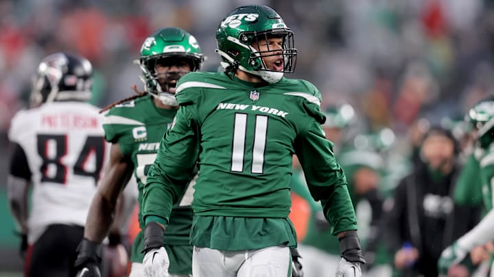 New York Jets linebacker Jermaine Johnson (11)