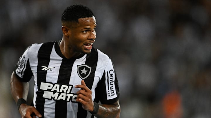 Júnior Santos se isolou como maior artilheiro da história do Botafogo