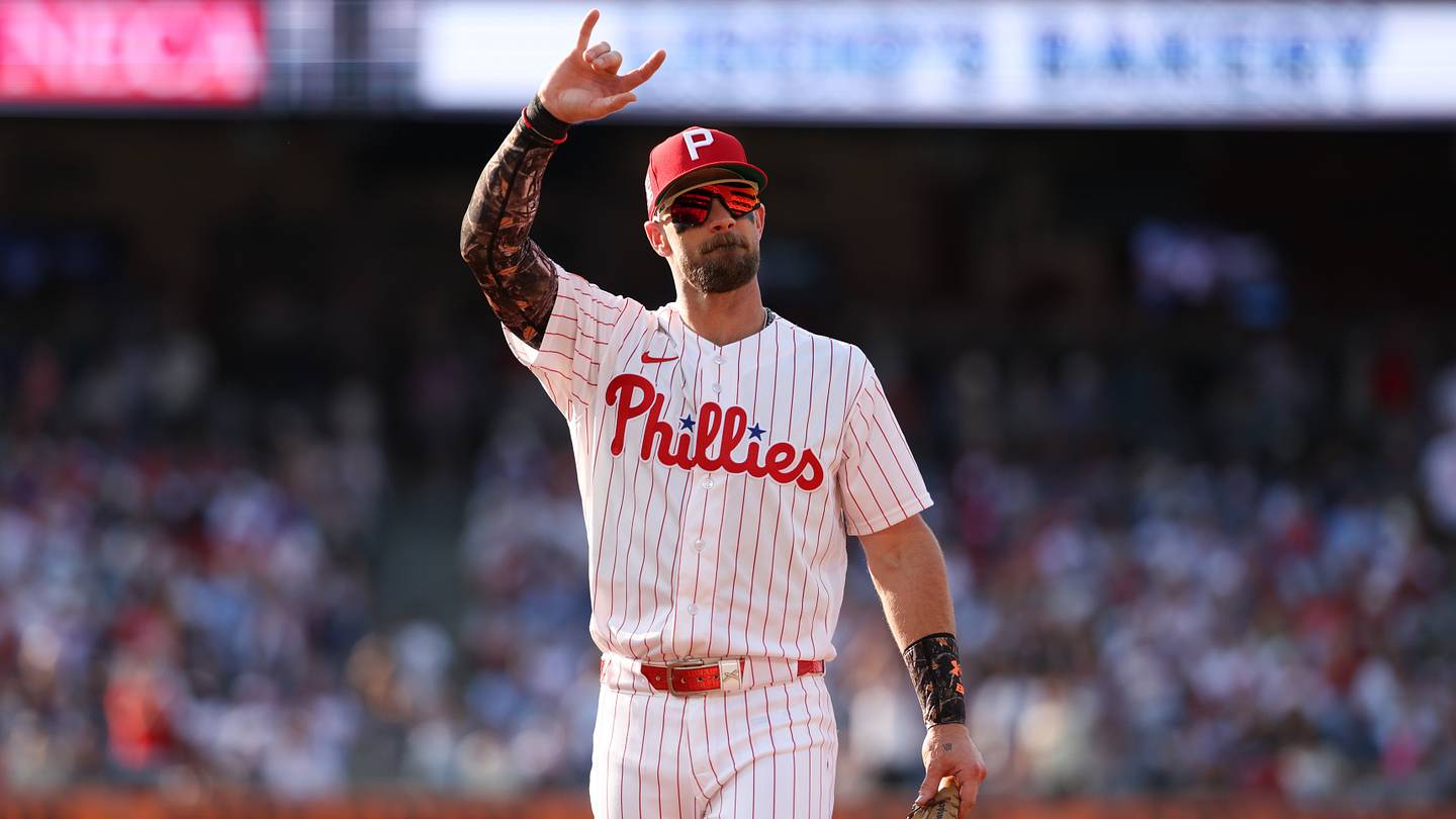 Bryce Harper Exhibits Great Leadership With Comments on Being Subbed Out