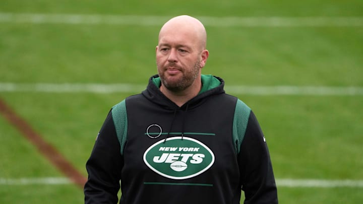 Oct 8, 2021; Ware, England, United Kingdom; New York Jets defensive line coach Aaron Whitecotton during a practice at the Manor Marriott Hotel and Country Club. Mandatory Credit: Kirby Lee-Imagn Images