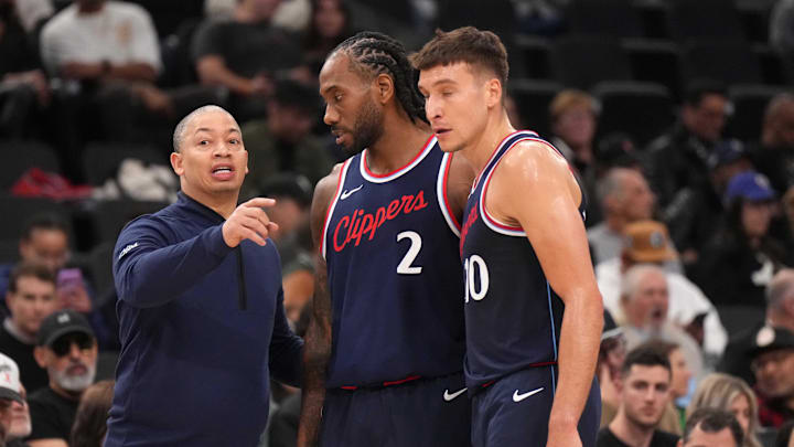 Feb 12, 2025; Inglewood, California, USA;
LA Clippers coach Tyronn Lue (left) talks with forward Kawhi Leonard (2) and guard Bogdan Bogdanovic (10) against the Memphis Grizzlies in the first half at Intuit Dome. Mandatory Credit: Kirby Lee-Imagn Images Feb 12, 2025; Inglewood, California, USA;
LA Clippers coach Tyronn Lue (left) talks with forward Kawhi Leonard (2) and guard Bogdan Bogdanovic (10) against the Memphis Grizzlies in the first half at Intuit Dome. Mandatory Credit: Kirby Lee-Imagn Images