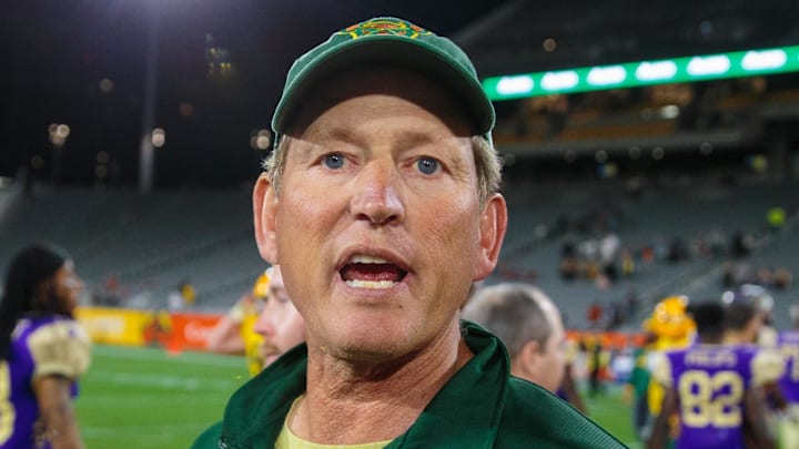 CBS Sports analyst Rick Neuheisel is picking Carson Beck and the Miami Hurricanes to upset Notre Dame on Saturday. CBS Sports analyst Rick Neuheisel is picking Carson Beck and the Miami Hurricanes to upset Notre Dame on Saturday.