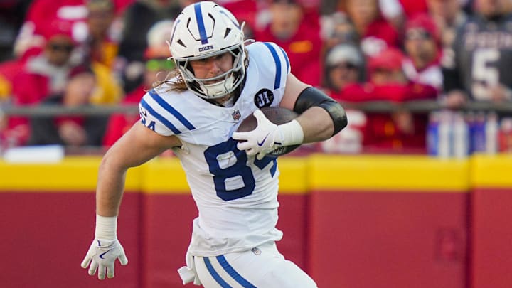 Nov 23, 2025; Kansas City, Missouri, USA; Indianapolis Colts tight end Tyler Warren (84) runs with the ball during the second half against the Kansas City Chiefs at GEHA Field at Arrowhead Stadium. Mandatory Credit: Jay Biggerstaff-Imagn Images