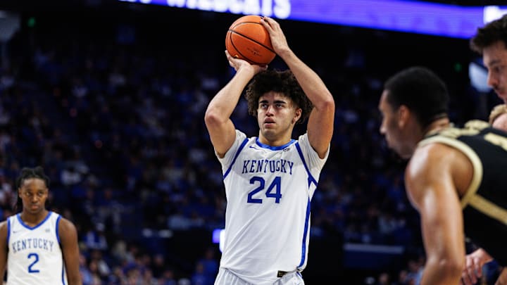 Should Malachi Moreno take over as the starting center for Kentucky?