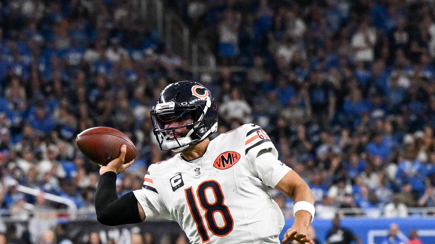 Chicago Bears drop in NFC North race without even playing