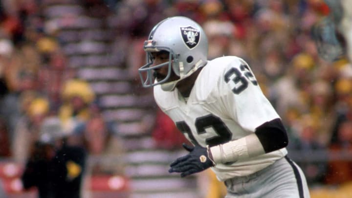 Oakland Raiders safety (32) Jack Tatum