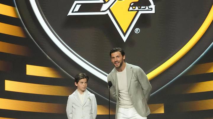 Jun 27, 2025; Los Angeles, California, USA; Pittsburgh Penguins defensemen Kris Letang announces the 11th overall pick for the Pittsburgh Penguins in the first round of the 2025 NHL Draft at Peacock Theater. Mandatory Credit: Kirby Lee-Imagn Images Jun 27, 2025; Los Angeles, California, USA; Pittsburgh Penguins defensemen Kris Letang announces the 11th overall pick for the Pittsburgh Penguins in the first round of the 2025 NHL Draft at Peacock Theater. Mandatory Credit: Kirby Lee-Imagn Images