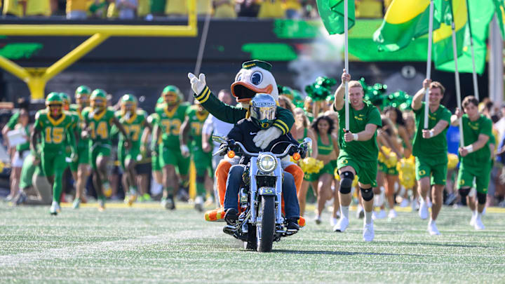Aug 31, 2024; Eugene, Oregon, USA; Oregon Ducks mascot leads the team onto the field against Idaho Vandals at Autzen Stadium. Mandatory Credit: Craig Strobeck-Imagn Images Aug 31, 2024; Eugene, Oregon, USA; Oregon Ducks mascot leads the team onto the field against Idaho Vandals at Autzen Stadium. Mandatory Credit: Craig Strobeck-Imagn Images