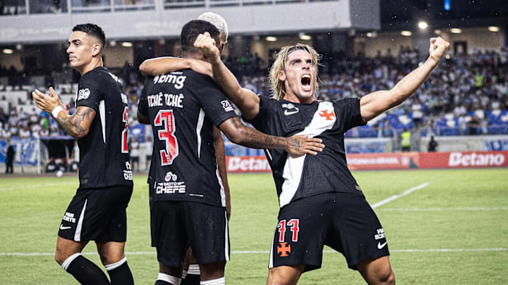 Com doblete, Spinelli foi o herói da noite do Vasco no Mangueirão