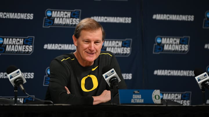 Oregon Ducks head coach Dana Altman.