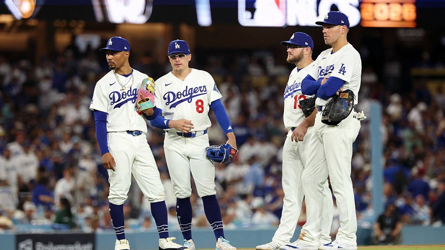Cover art for Dodgers' Tricampeonato Dream Ends as Brewers Sweep Them