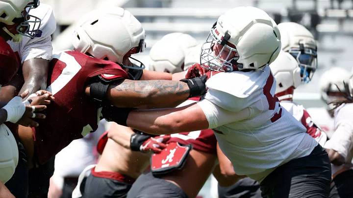 8/9/26 MFB Fall Camp Practice 4 Alabama Defensive Lineman London Simmons (90) Alabama Offensive Lineman Racin Delgatty (55) Photo by Kent Gidley 8/9/26 MFB Fall Camp Practice 4 Alabama Defensive Lineman London Simmons (90) Alabama Offensive Lineman Racin Delgatty (55) Photo by Kent Gidley
