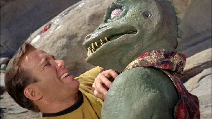 L-R: William Shatner as Captain James T. Kirk and Gary Combs as the Gorn in the Star Trek Season 1 episode "Arena".