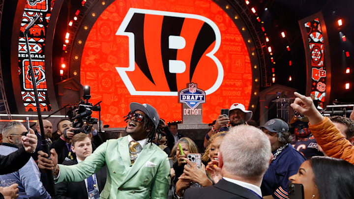 Dallas Turner, a linebacker from the University of Alabama, uses a selfie stick to pose with fans. He was selected by the Minnesota Vikings during the first round of the 2024 NFL draft at the NFL draft theater in Detroit on Thursday, April 25, 2024. Dallas Turner, a linebacker from the University of Alabama, uses a selfie stick to pose with fans. He was selected by the Minnesota Vikings during the first round of the 2024 NFL draft at the NFL draft theater in Detroit on Thursday, April 25, 2024.
