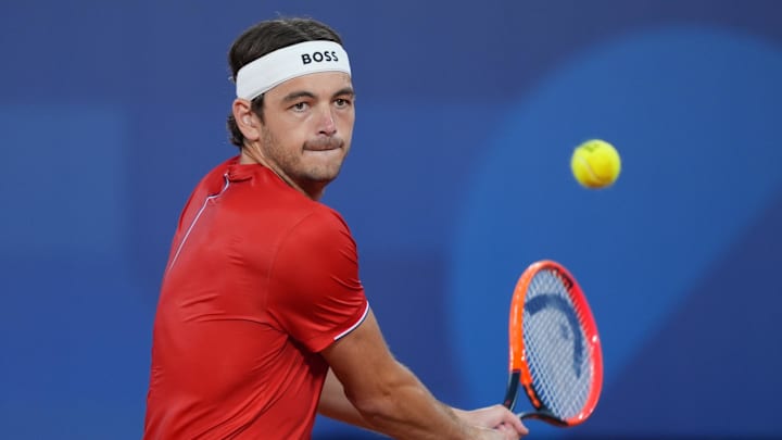 Australia clinched a 2-1 victory over the United States to advance to the Davis Cup semifinals.