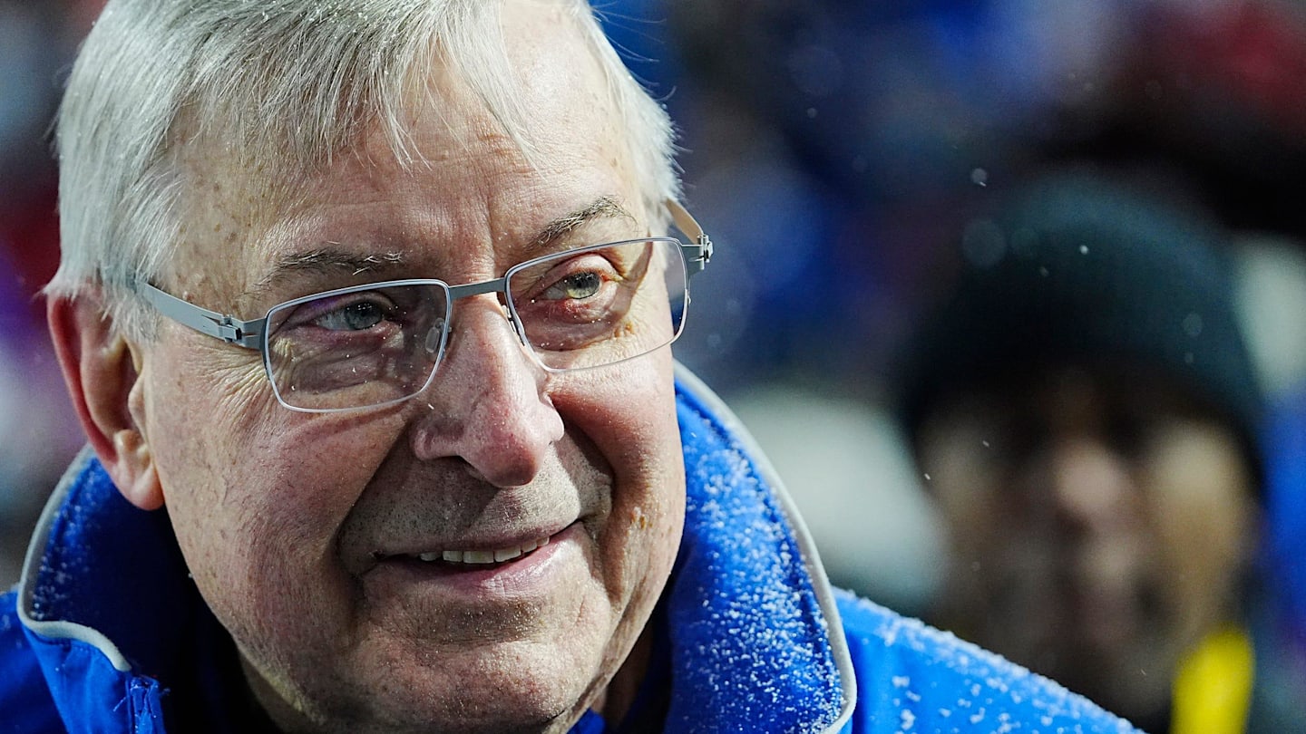 Terry Pegula disconnected with Bills locker room during unhinged press conference