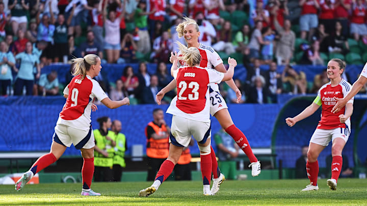 Blackstenius fez gol do título para as Gunners