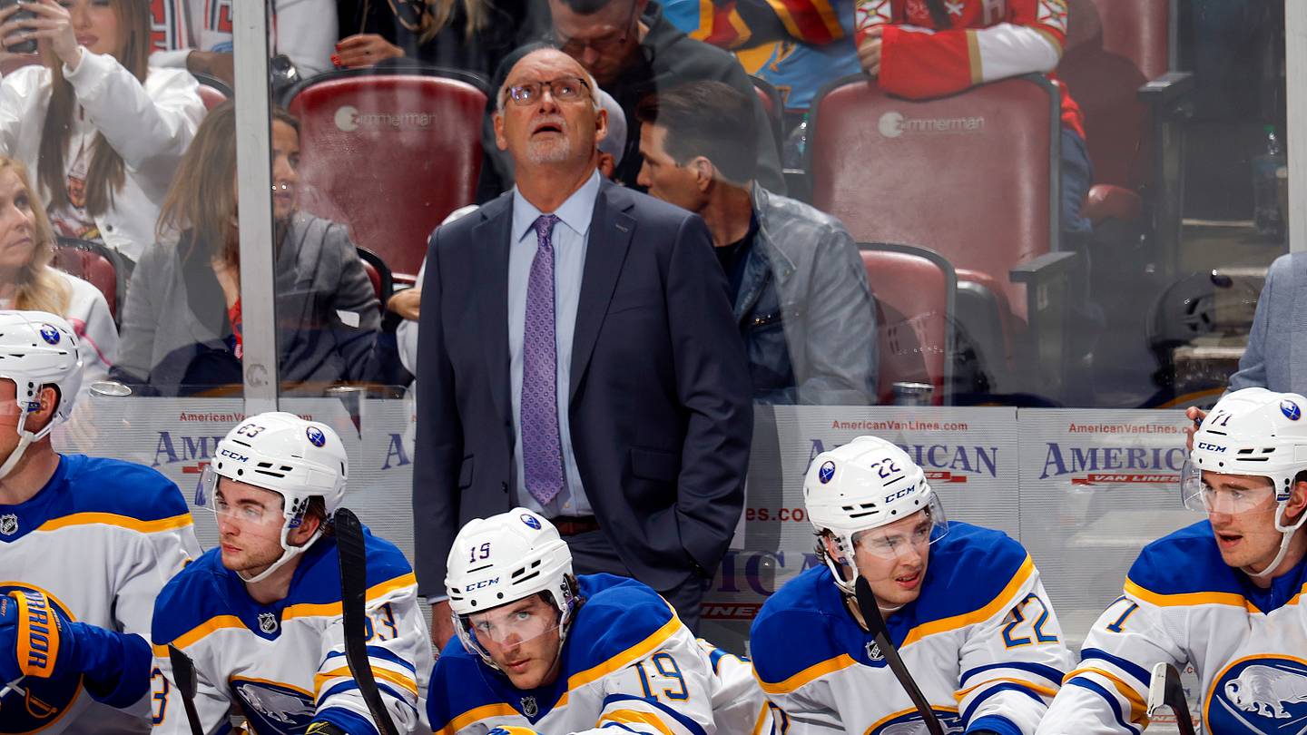 Lindy Ruff adds to Hall of Fame career with 900th win