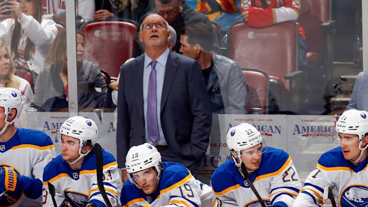 Lindy Ruff behind the bench against the Florida Panthers