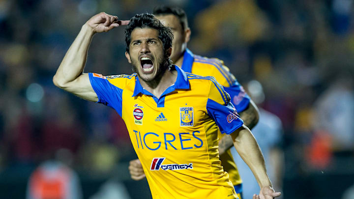 El jugador Damián Álvarez en un partido en su paso con Tigres.