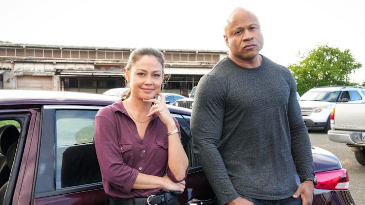 “Run and Gun” – After passing her medical and psych evaluations, Tennant is surprised to see Sam Hanna conducting her final interview to clear her return to work. Also, when the team discovers a breach in the U.S. Marshal’s database, Sam joins Tennant in Las Vegas to locate the hacker, on part one of the season three premiere of the CBS Original series NCIS: HAWAI’I, Monday, Feb. 12 (10:00-11:00 PM, ET/PT) on the CBS Television Network, and streaming on Paramount+ (live and on demand for