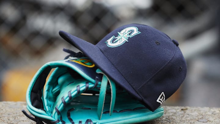 May 12, 2018; Detroit, MI, USA; Hat and glove of Seattle Mariners center fielder Dee Gordon (9) sits in dugout during the third inning against the Detroit Tigers at Comerica Park. Mandatory Credit: Rick Osentoski-Imagn Images May 12, 2018; Detroit, MI, USA; Hat and glove of Seattle Mariners center fielder Dee Gordon (9) sits in dugout during the third inning against the Detroit Tigers at Comerica Park. Mandatory Credit: Rick Osentoski-Imagn Images