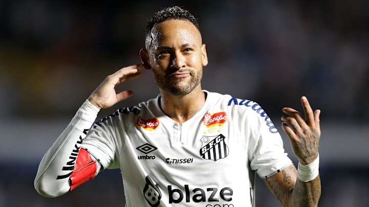 Neymar vive bom momento com a camisa do Santos Neymar vive bom momento com a camisa do Santos