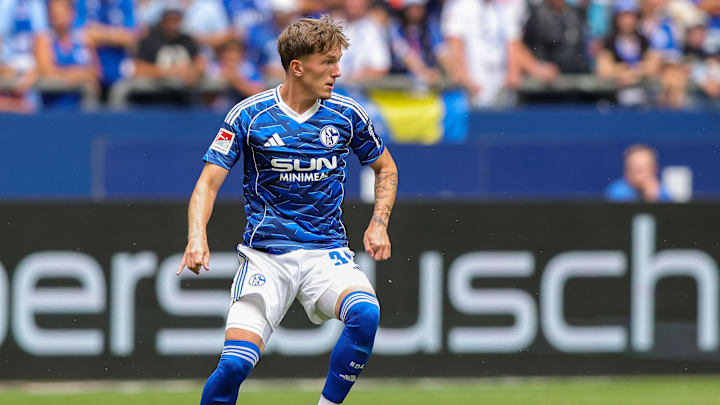 Max Grüger im Trikot des FC Schalke