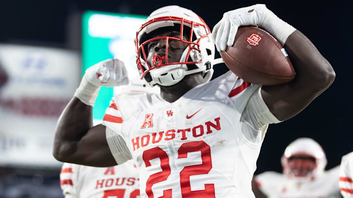 The Cincinnati Bearcats have a chance to make history by making it to the CFP but have to beat the Houston Cougars first. 
