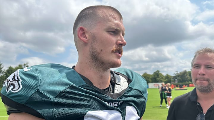 Eagles TE Grant Calcaterra