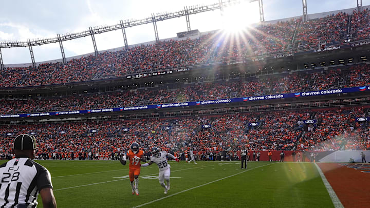 Sep 7, 2025; Denver, Colorado, USA; Denver Broncos wide receiver Marvin Mims Jr. (19) attempts to catch a pass against Tennessee Titans cornerback Marcus Harris (26) in the second half at Empower Field at Mile High. Mandatory Credit: Ron Chenoy-Imagn Images Sep 7, 2025; Denver, Colorado, USA; Denver Broncos wide receiver Marvin Mims Jr. (19) attempts to catch a pass against Tennessee Titans cornerback Marcus Harris (26) in the second half at Empower Field at Mile High. Mandatory Credit: Ron Chenoy-Imagn Images