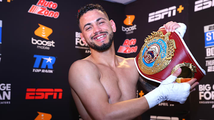 Ramírez es el nuevo campeón del peso pluma en la OMB