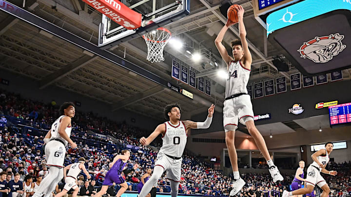 The Gonzaga Bulldogs are getting dissed in the odds for this game and should cover as 6.5 point favorites easily against BYU. 