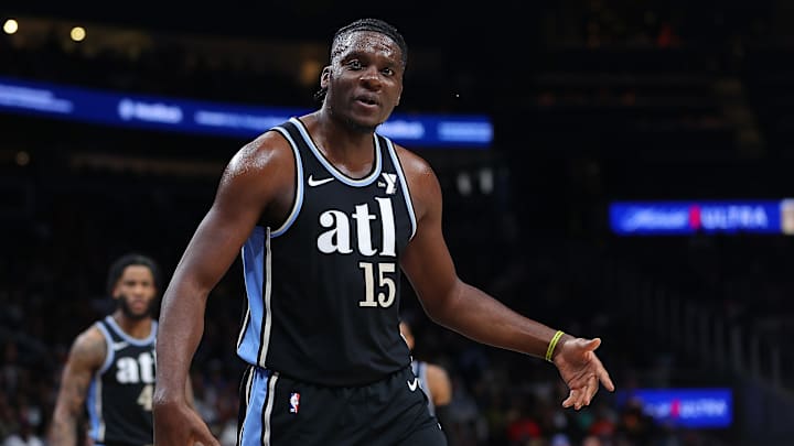 Clint Capela está en la mira de los Lakers 